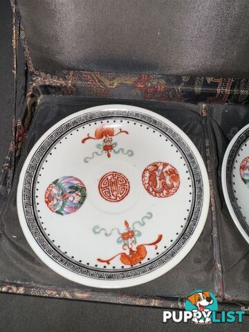 A pair of Famille-rose porcelain dish with curio object design