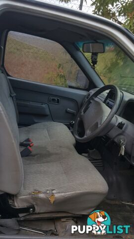 2001 Nissan Navara