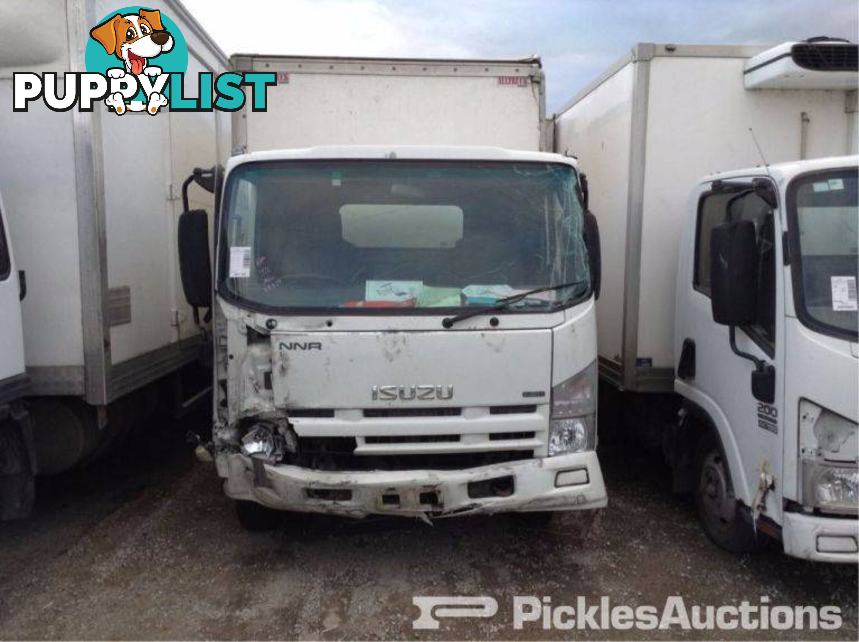 2010 Isuzu NNR 200 Medium 4 x 2 Pantech (Day Cab) Wrecking