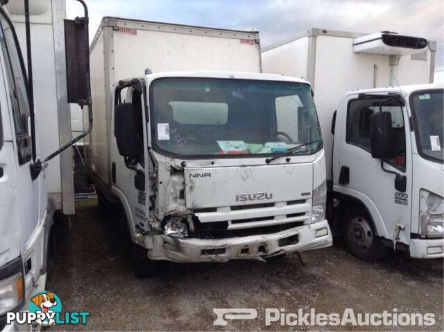 2010 Isuzu NNR 200 Medium 4 x 2 Pantech (Day Cab) Wrecking