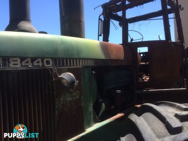 John Deere 8440 tractor now wrecking