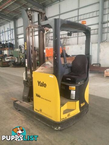 2010 YALE FORK LIFT