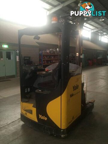 2010 YALE FORK LIFT