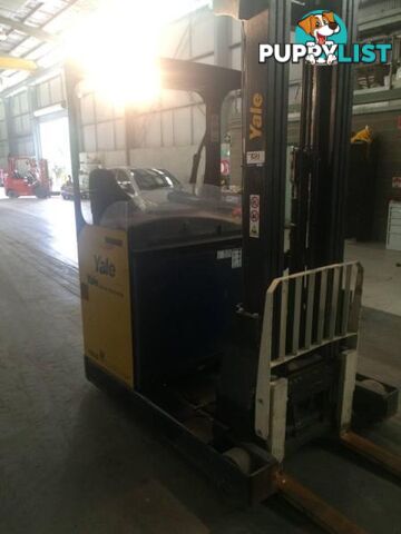 2010 YALE FORK LIFT