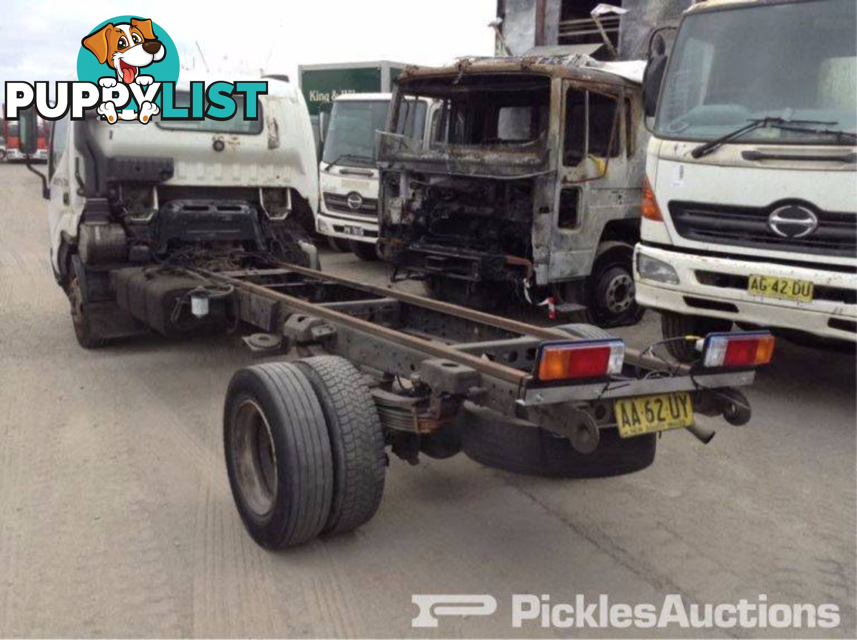 11/01, Hino, DUTRO, 4 x 2, Cab Chassis