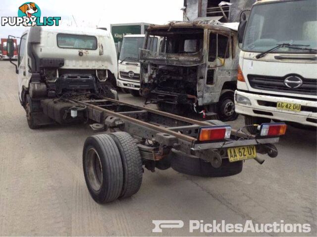 11/01, Hino, DUTRO, 4 x 2, Cab Chassis