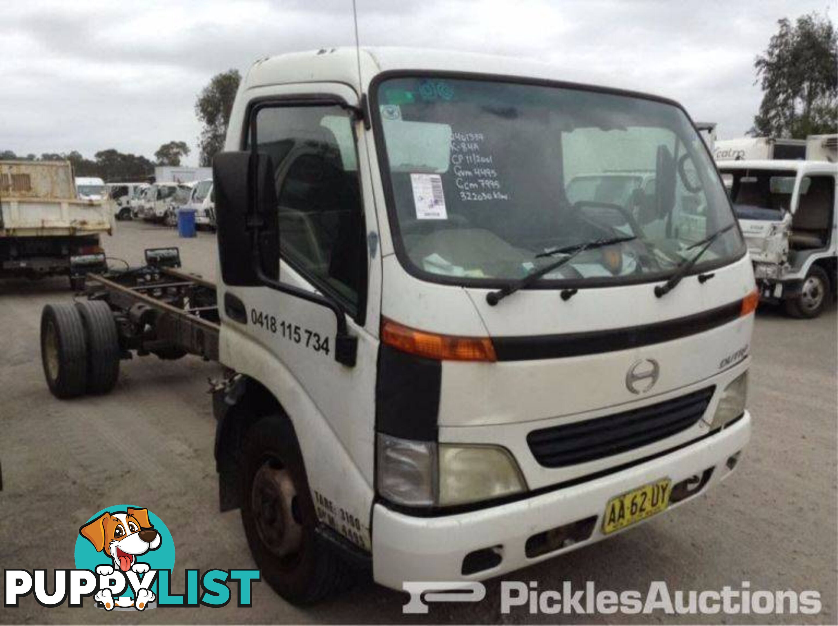 11/01, Hino, DUTRO, 4 x 2, Cab Chassis