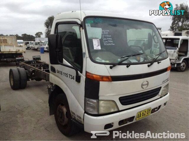 11/01, Hino, DUTRO, 4 x 2, Cab Chassis