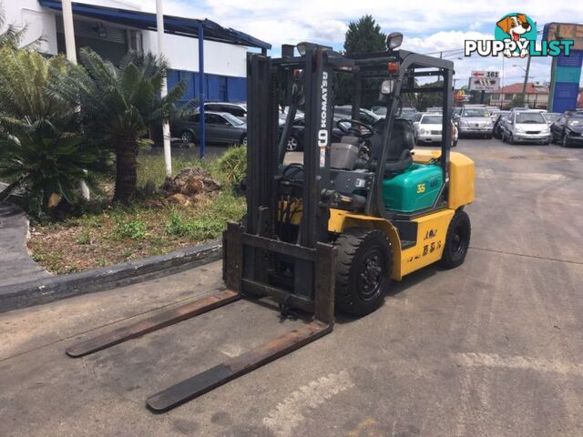 Komatsu fork lift petrol 6 cyl