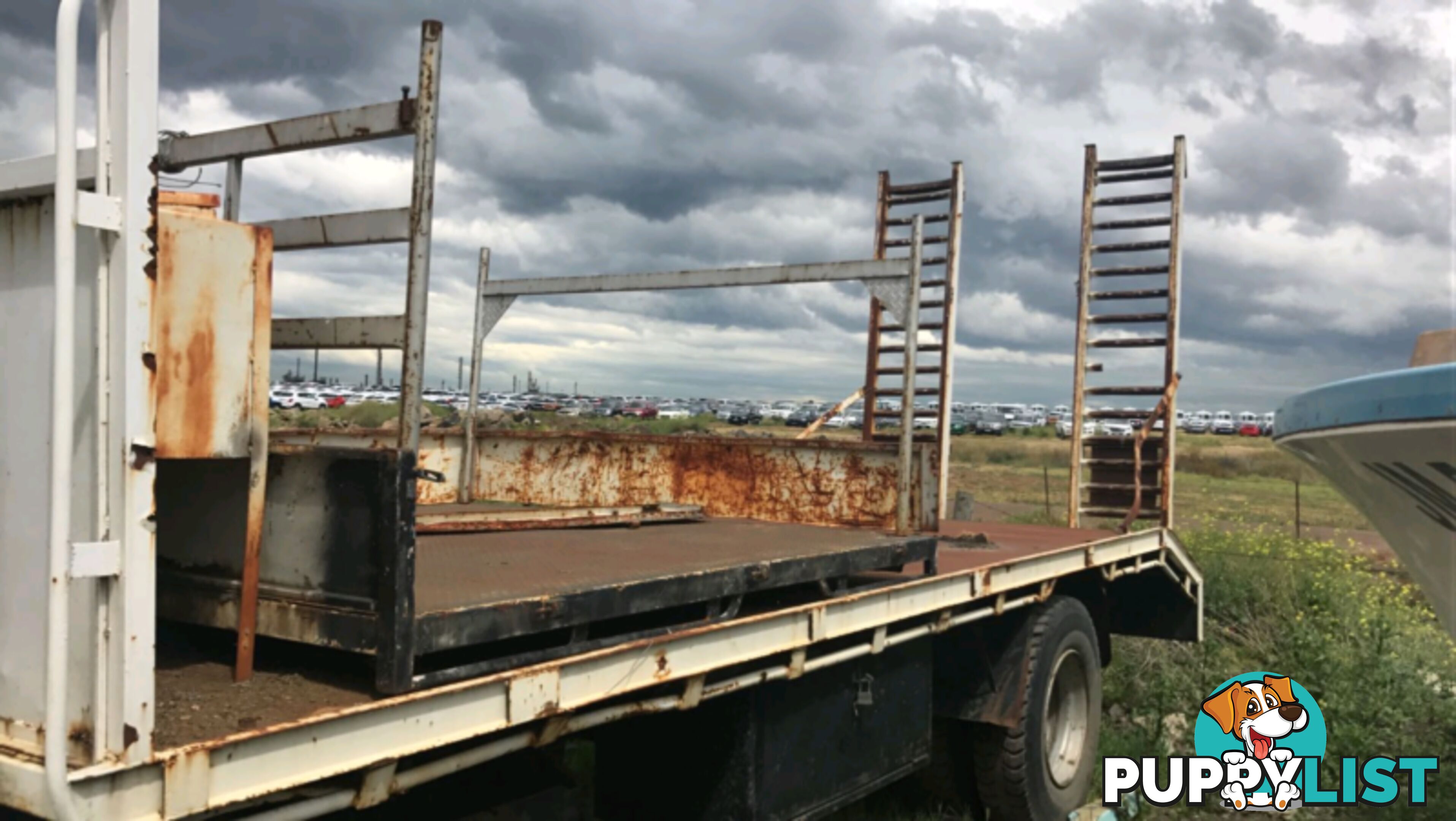 Mercedes 1217 Tray body truck