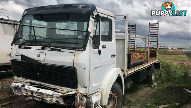 Mercedes 1217 Tray body truck