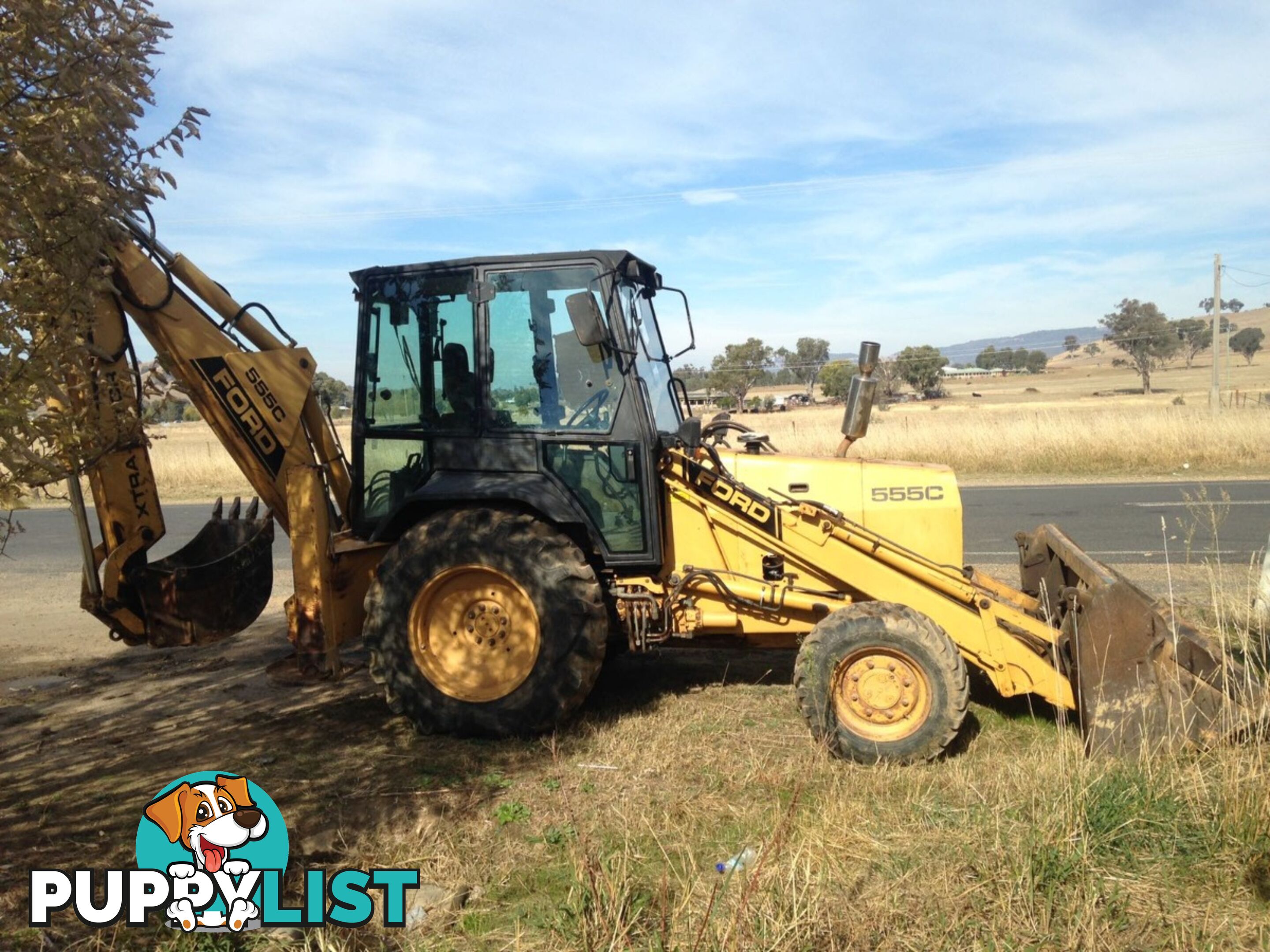 Ford 555 C back Hoe Loader Tractor number - A417110 Model- DE9P1Z