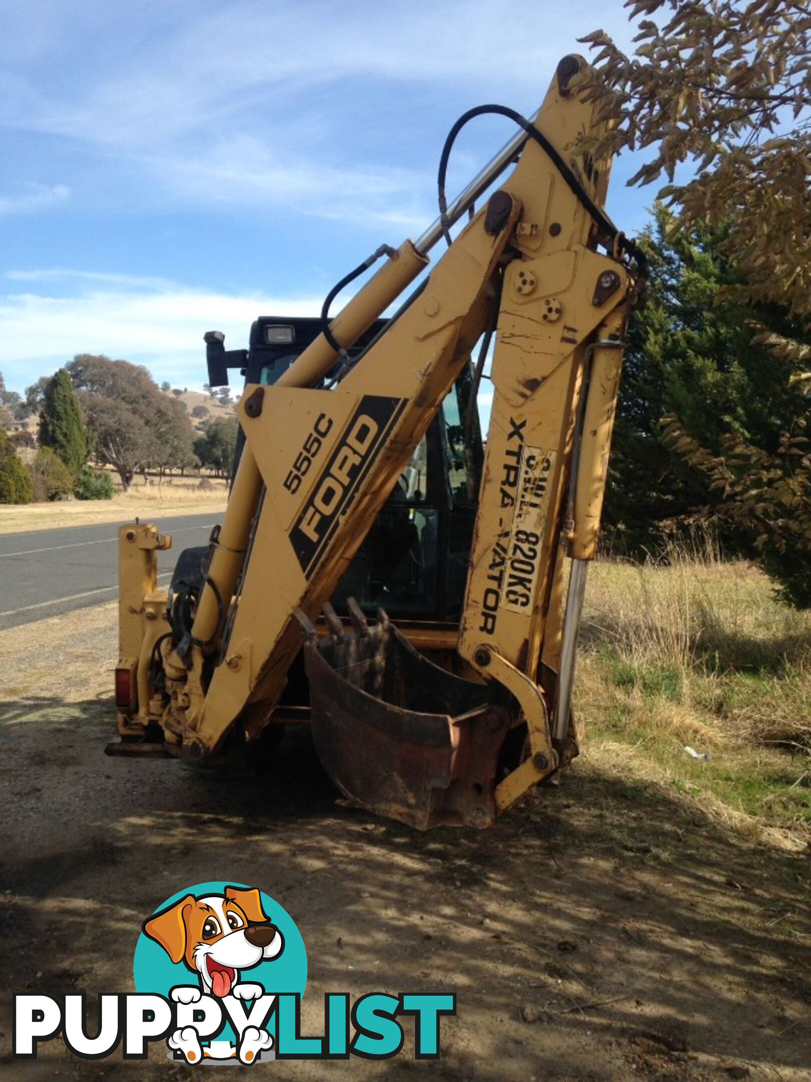 Ford 555 C back Hoe Loader Tractor number - A417110 Model- DE9P1Z