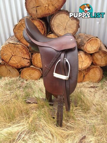 Bates dressage saddle 16.5” brown leather fully mounted