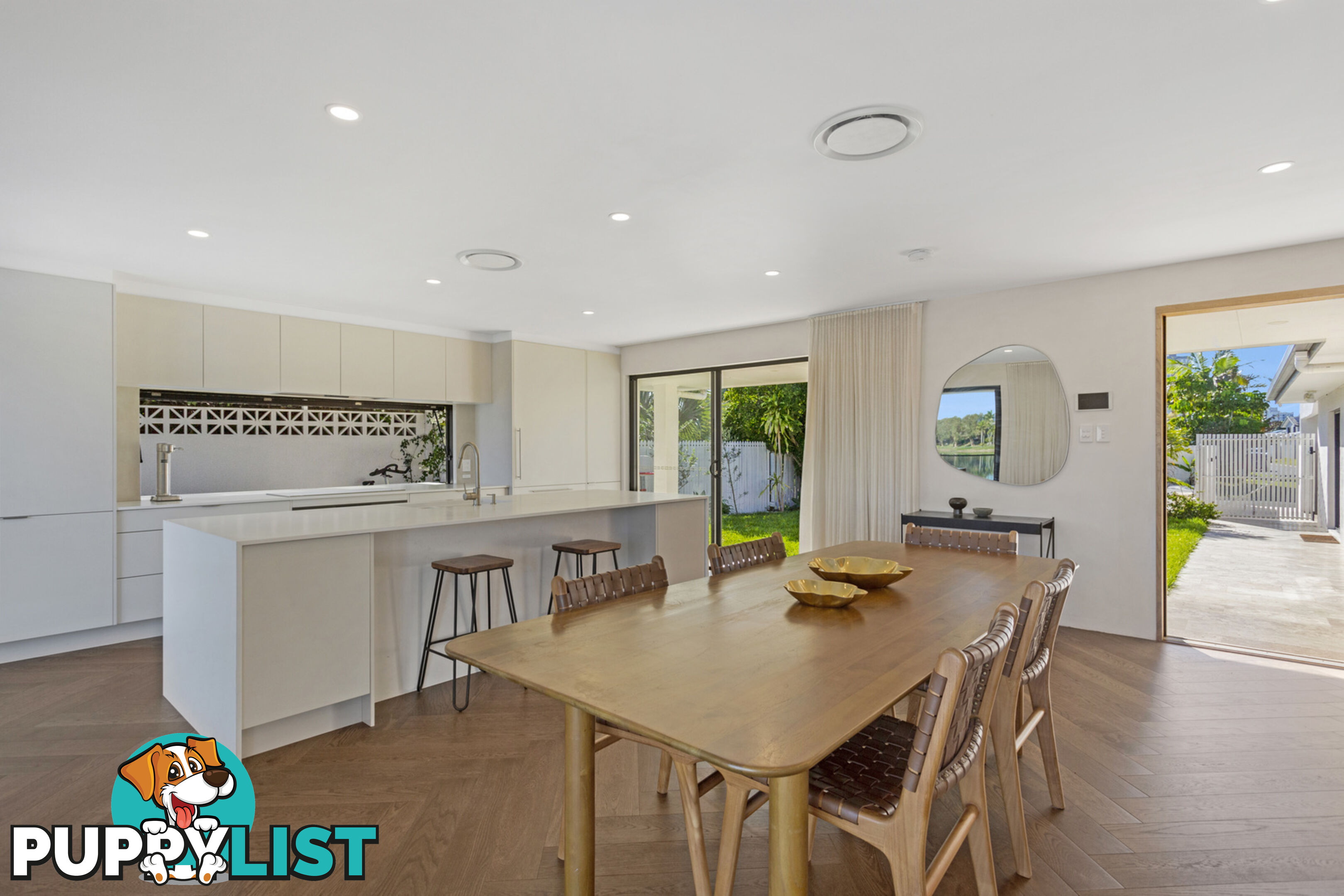 TEN SPOONBILL CRT BURLEIGH WATERS QLD 4220