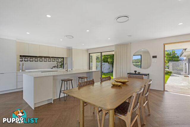 TEN SPOONBILL CRT BURLEIGH WATERS QLD 4220