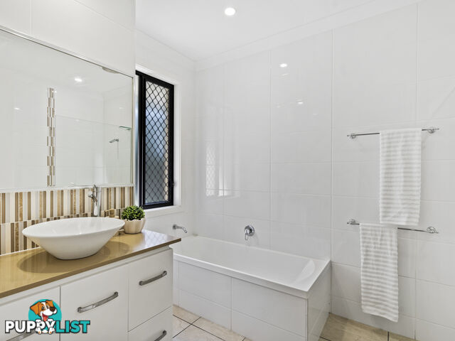 2B Penamber Court BENOWA QLD 4217