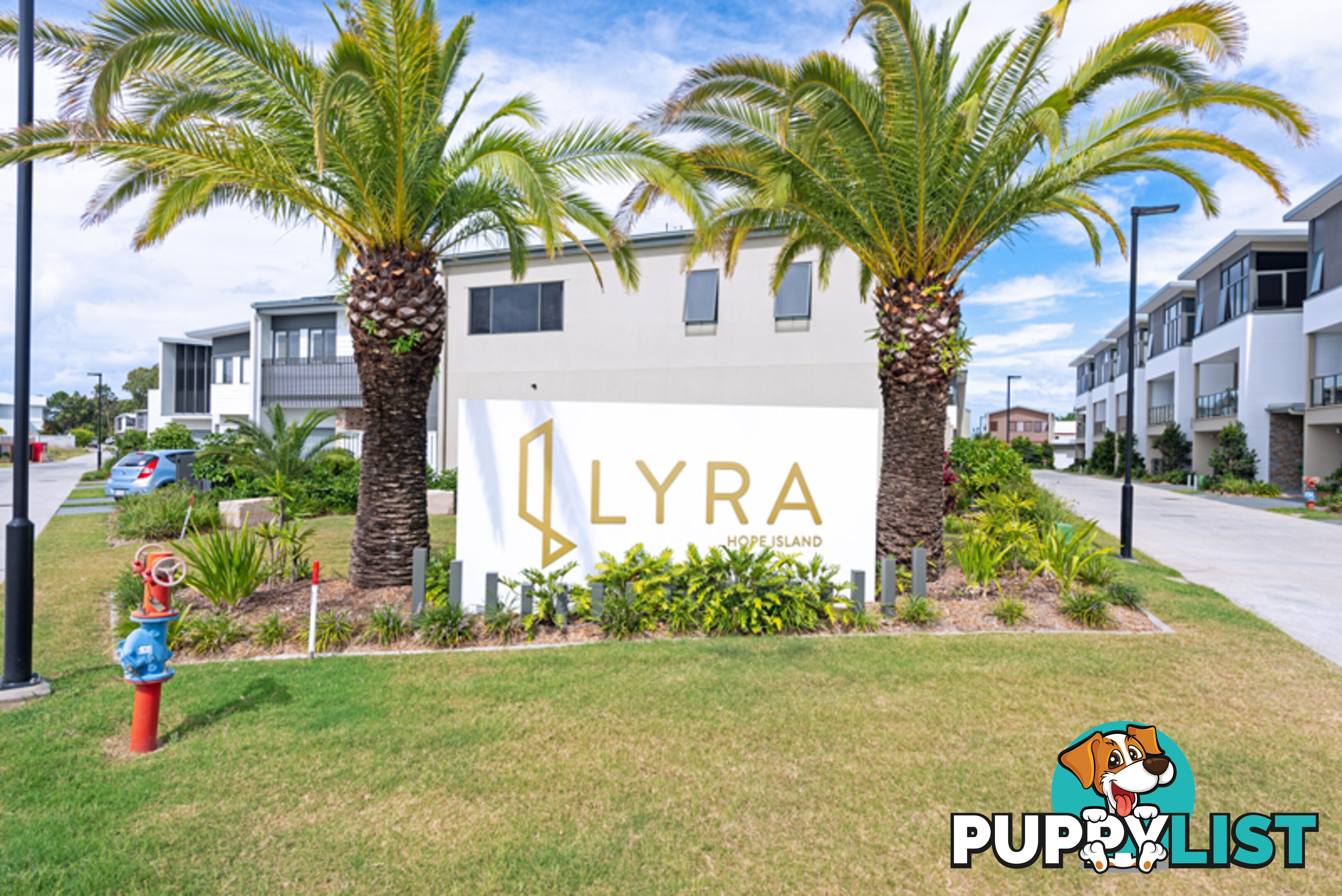 2/1 Lyra Avenue HOPE ISLAND QLD 4212