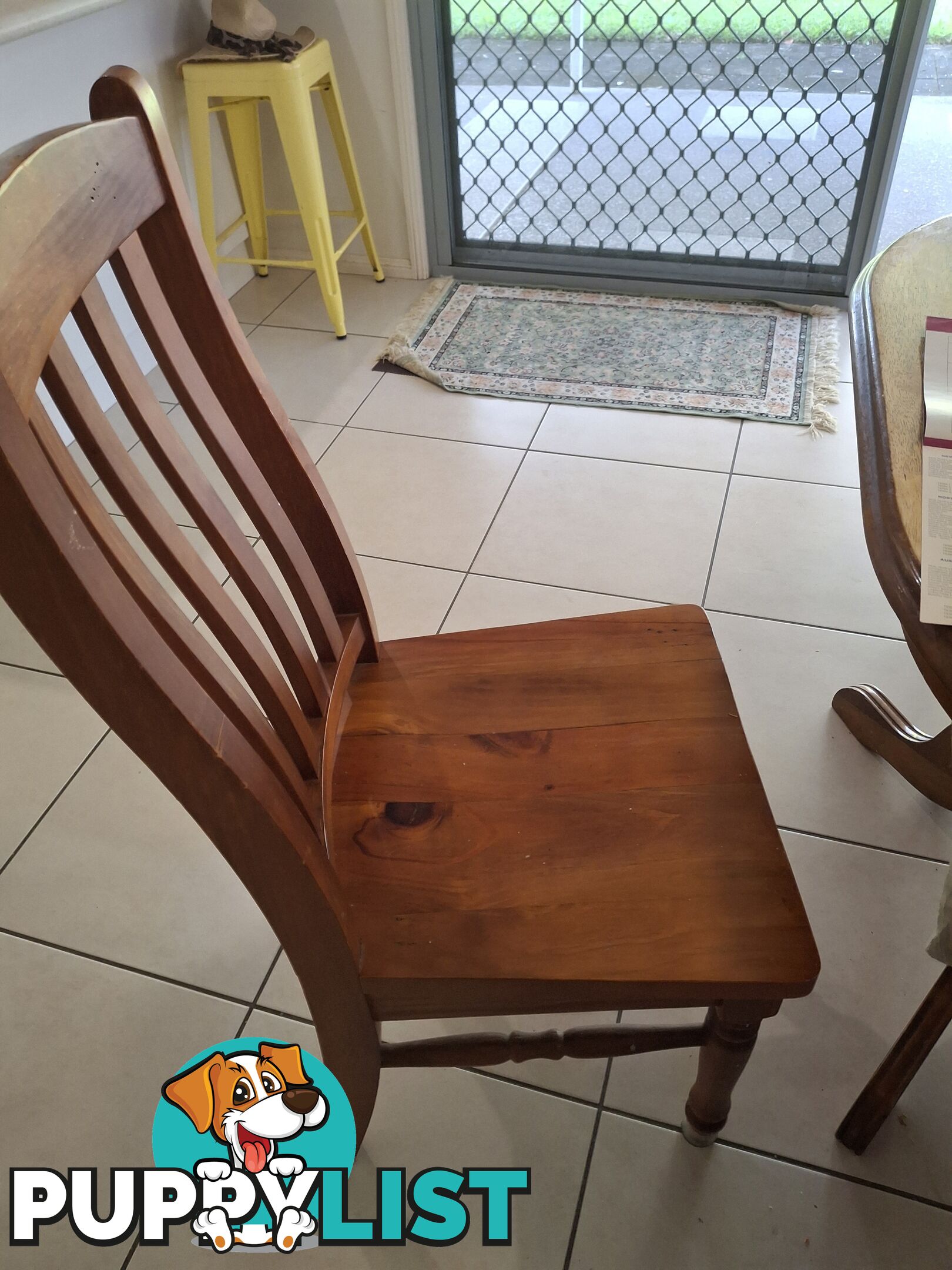 Extendable Dining table and 6 chairs