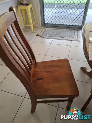 Extendable Dining table and 6 chairs