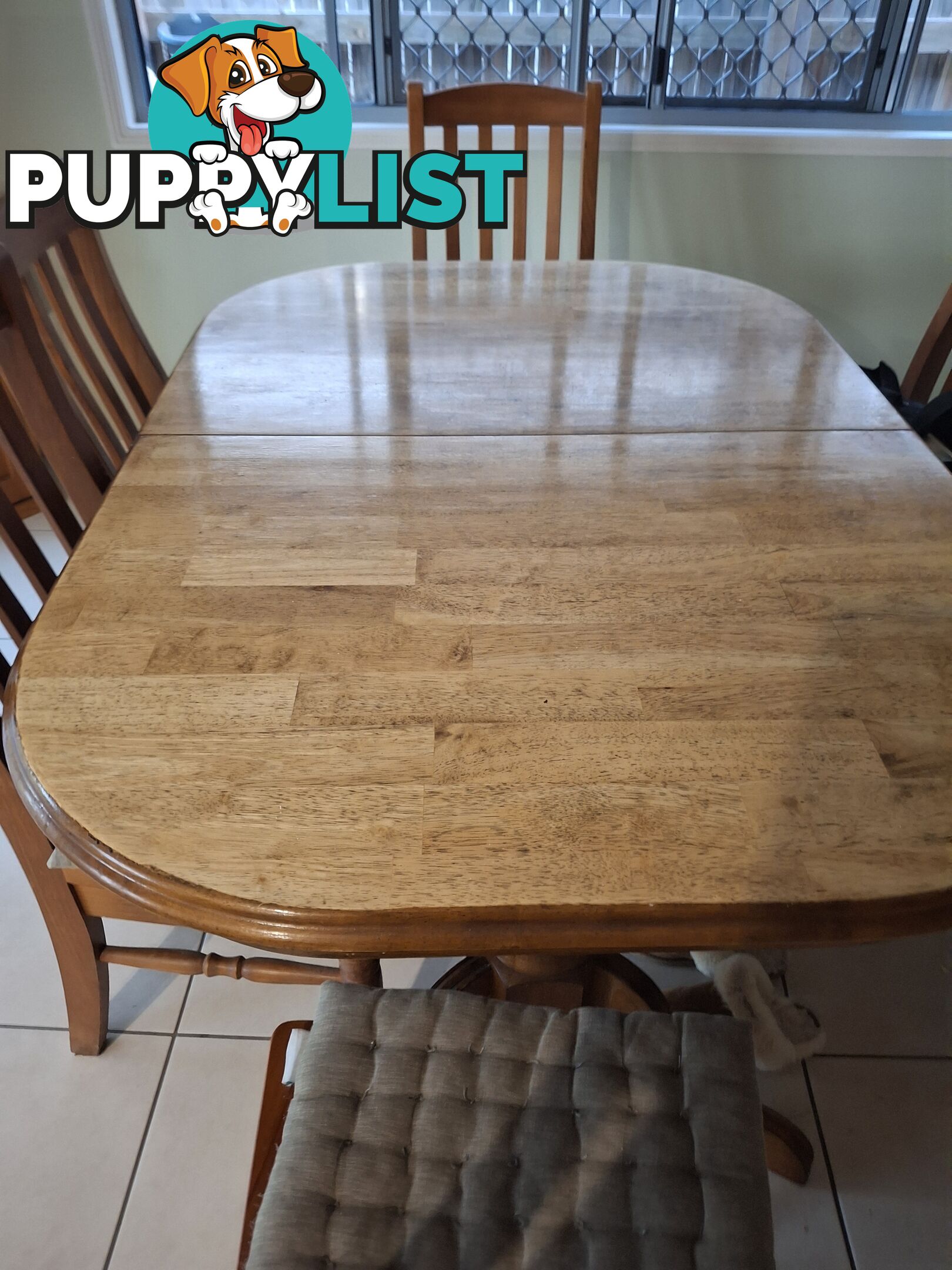 Extendable Dining table and 6 chairs