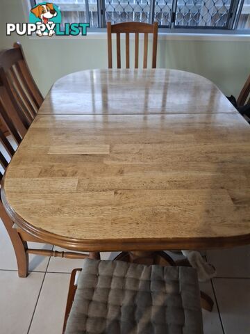 Extendable Dining table and 6 chairs