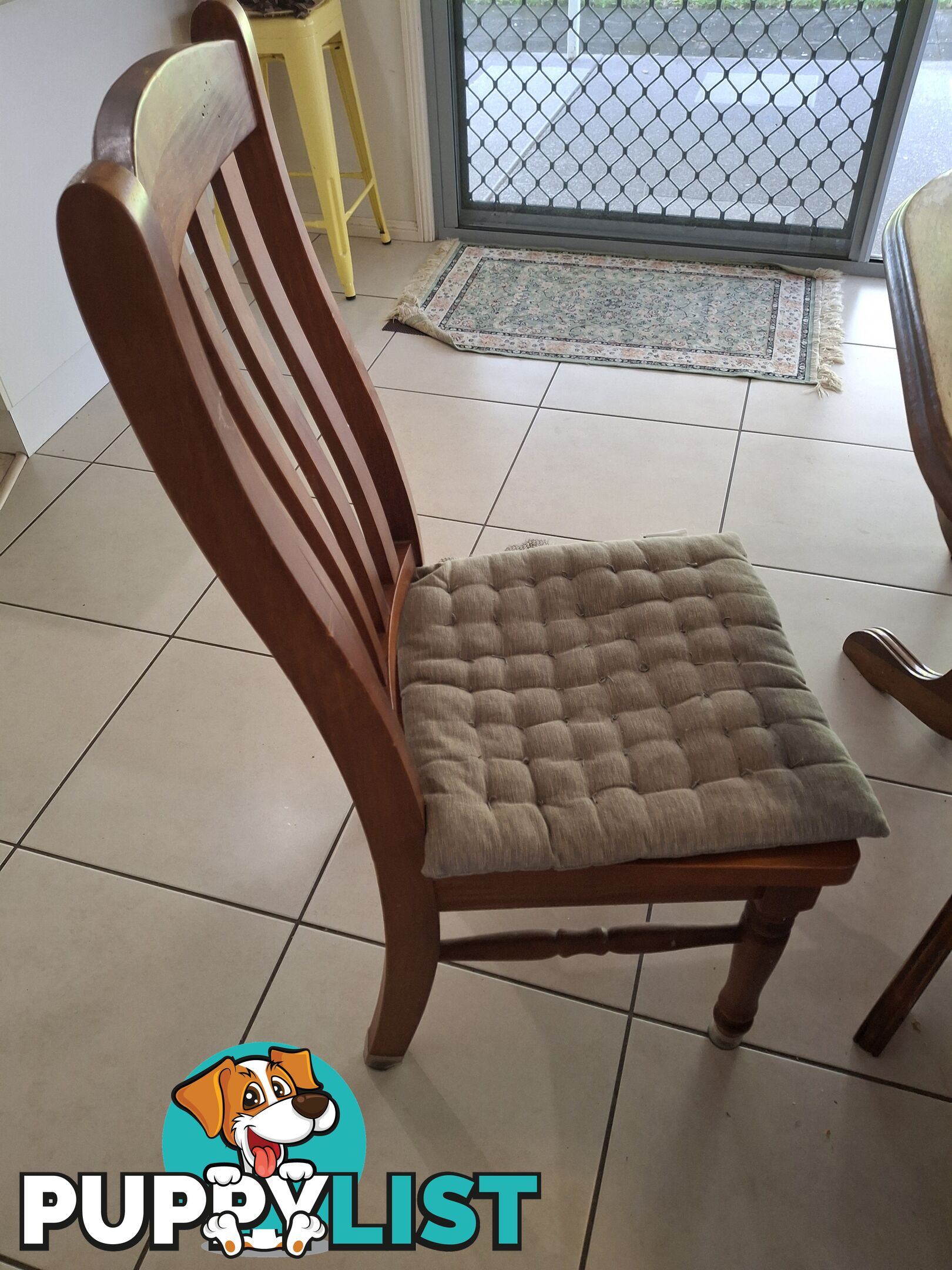 Extendable Dining table and 6 chairs