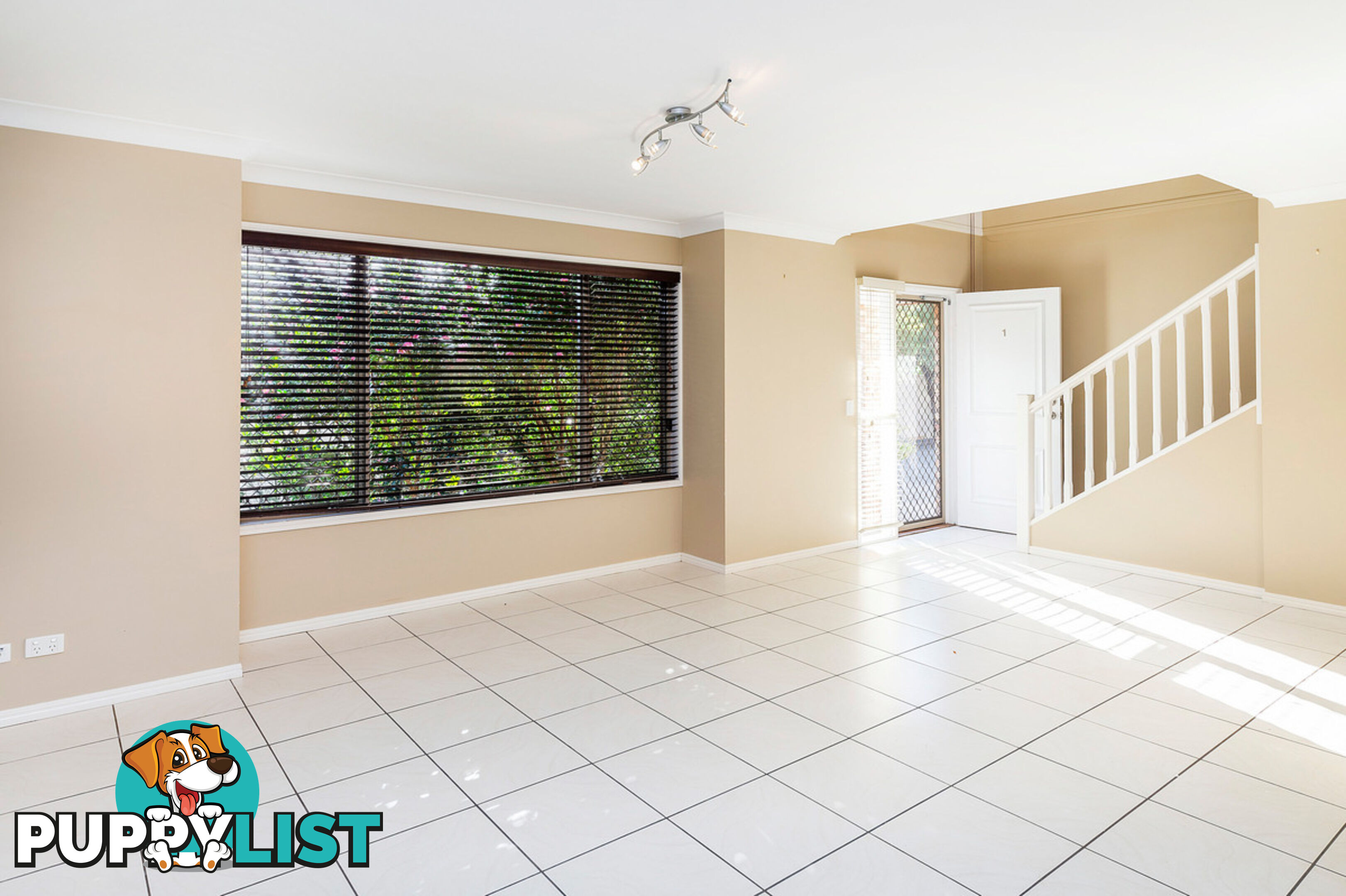 1/109 Pohlman Street SOUTHPORT QLD 4215