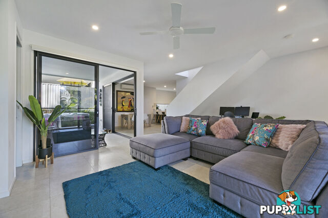 1/11 Billington Street LABRADOR QLD 4215