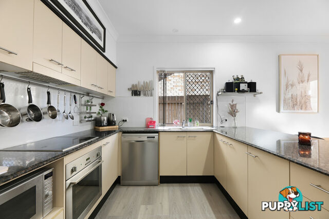 2/3 Blake SOUTHPORT QLD 4215