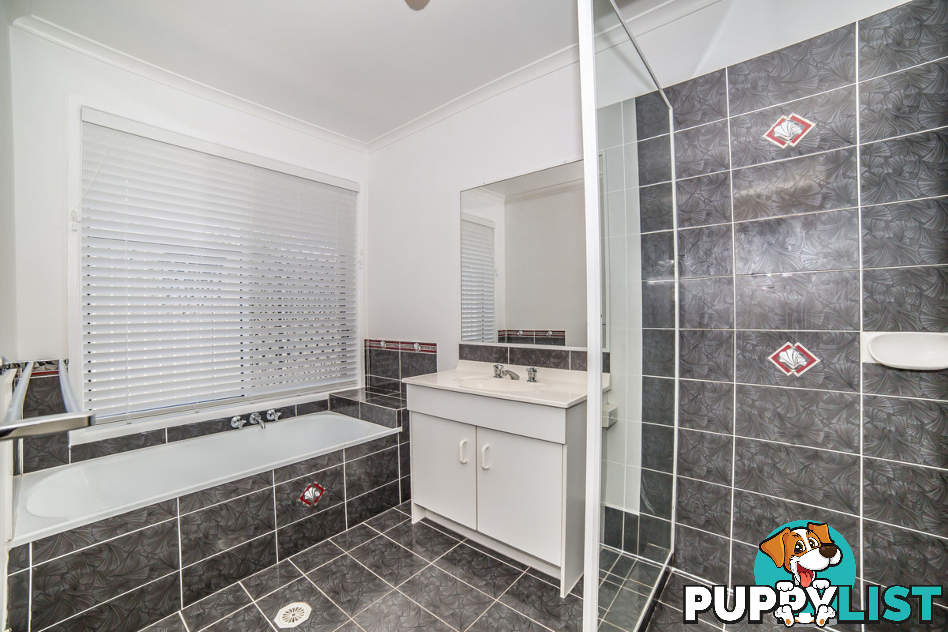 67 Allied Drive ARUNDEL QLD 4214