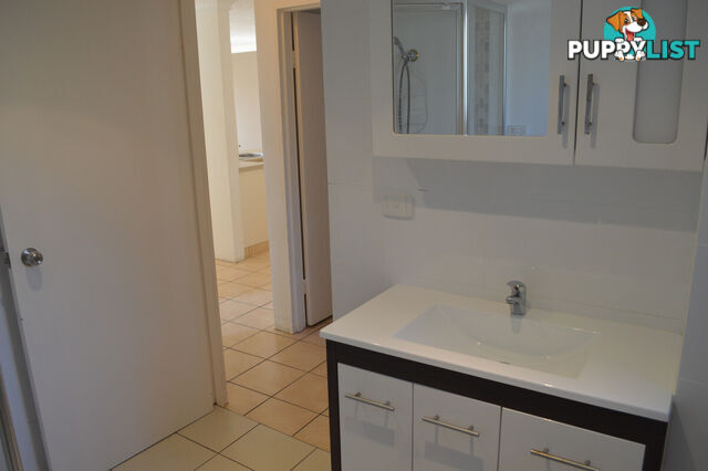 3/45 Duet Drive MERMAID WATERS QLD 4218
