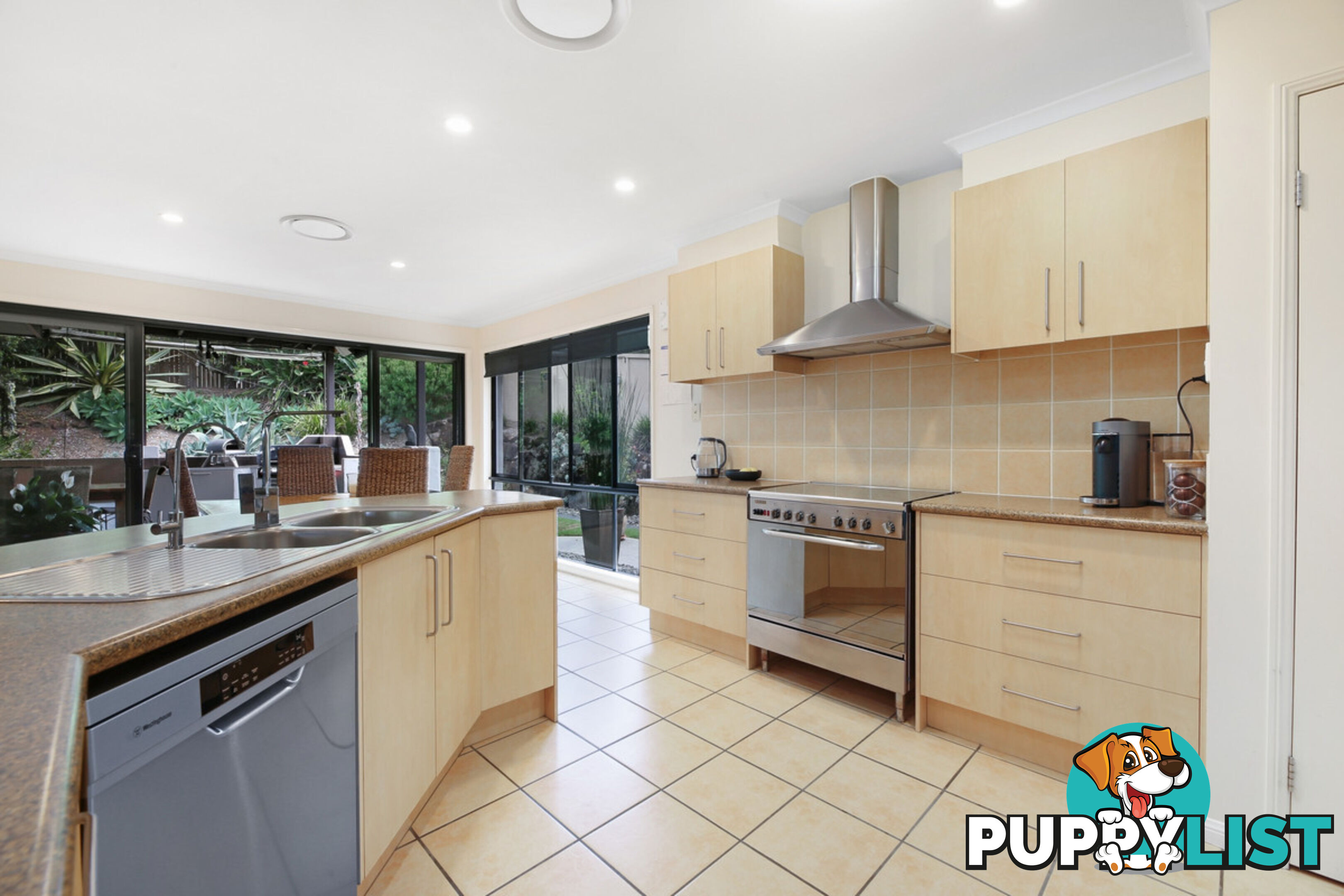 11 Petworth Court ARUNDEL QLD 4214