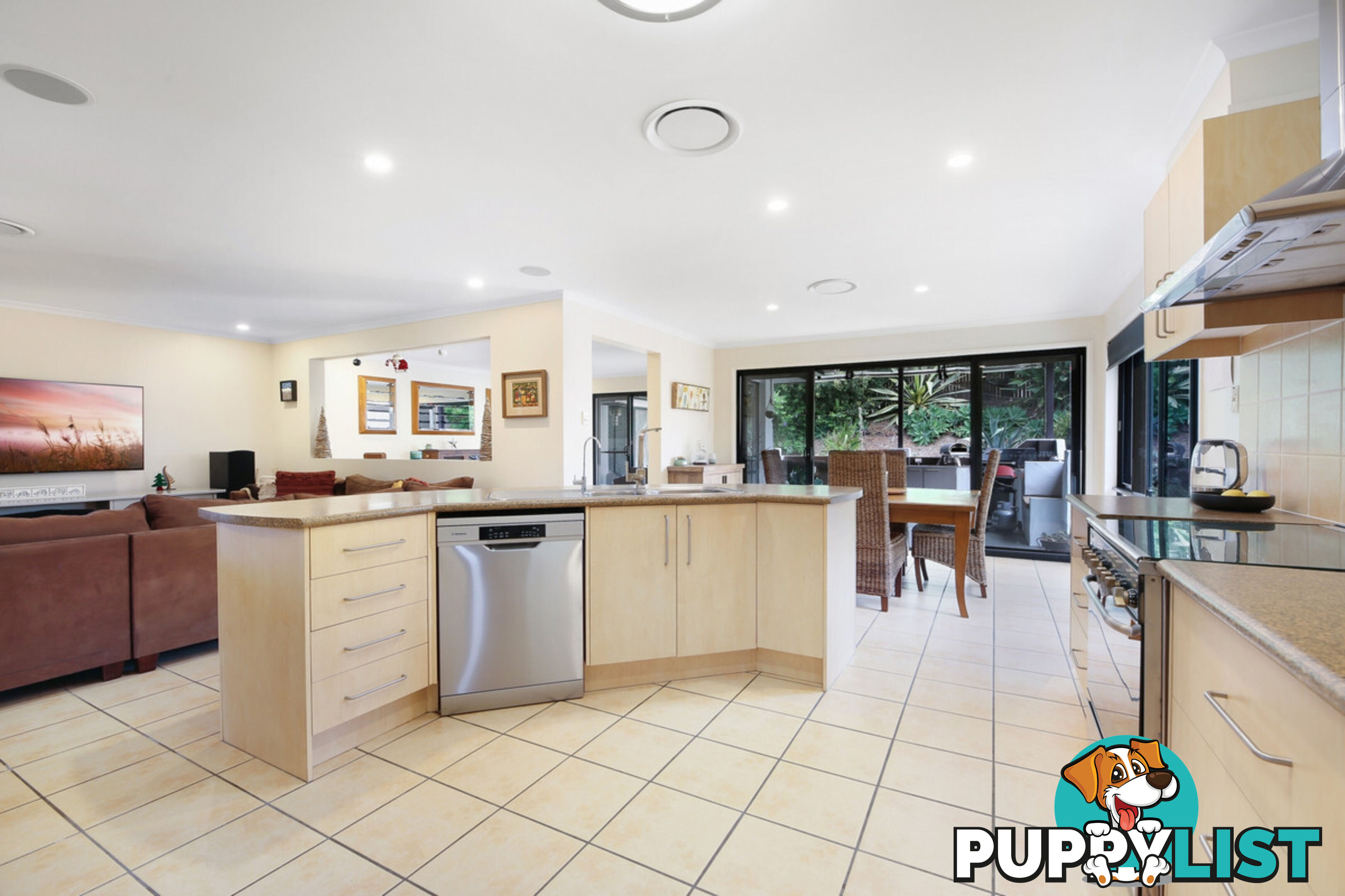 11 Petworth Court ARUNDEL QLD 4214