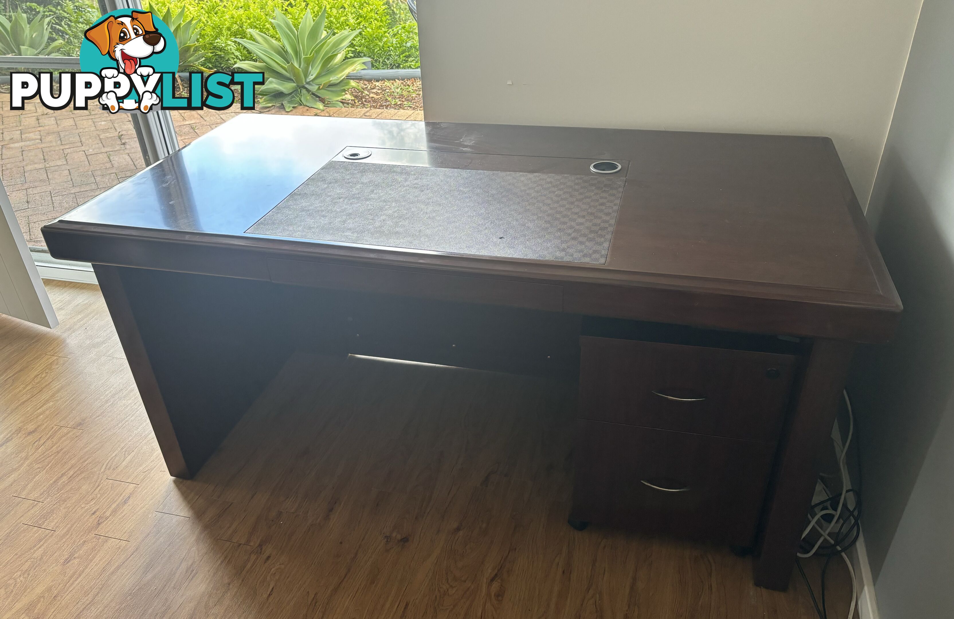 Beautiful mahogany desk and draw set