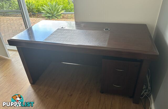 Beautiful mahogany desk and draw set