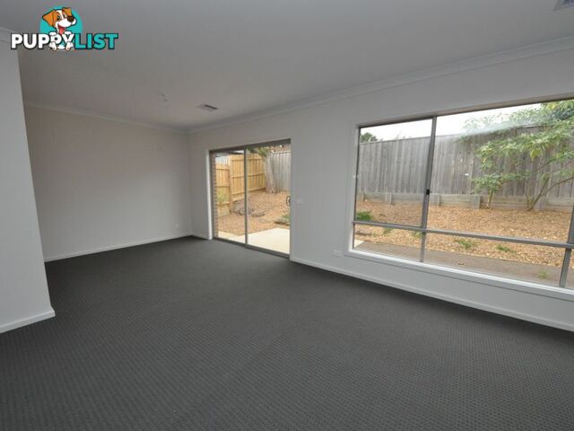 33 White Flats Terrace CROYDON VIC 3136