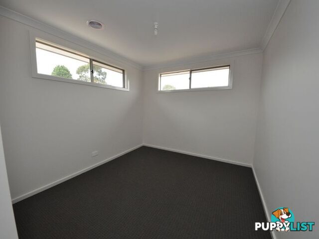 33 White Flats Terrace CROYDON VIC 3136