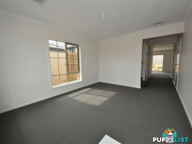 33 White Flats Terrace CROYDON VIC 3136