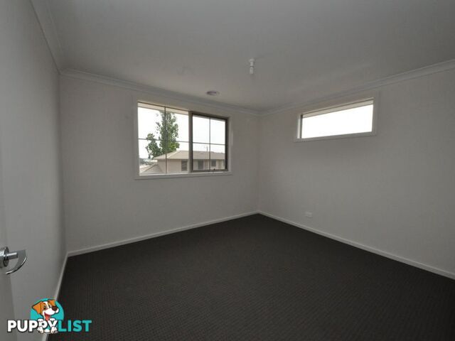 33 White Flats Terrace CROYDON VIC 3136