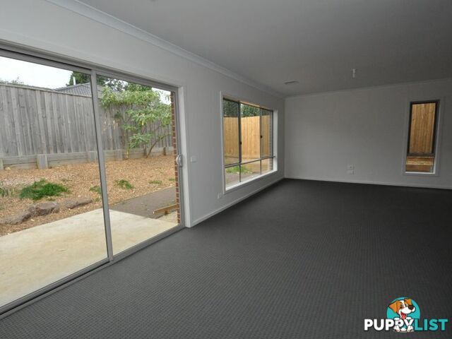 33 White Flats Terrace CROYDON VIC 3136