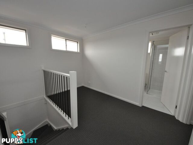 33 White Flats Terrace CROYDON VIC 3136