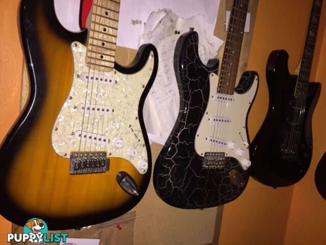 Stratocaster Guitar / great solid sound / new strings