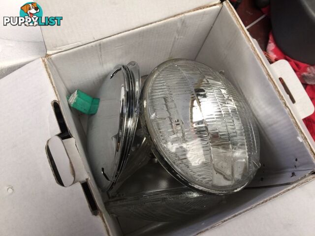 Chev 5.75" 5 3/4 Sealed head lights / with chrome eye lids