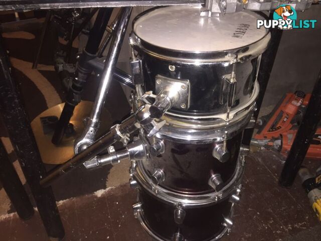 Pearl Drum Rack with 6 clamps / Drums and extras