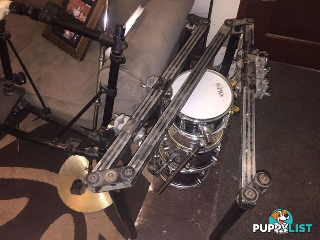 Pearl Drum Rack with 6 clamps / Drums and extras