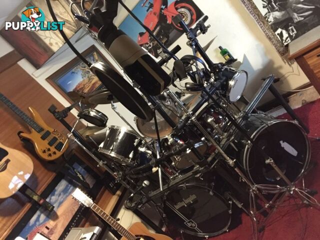 Pearl Drum Rack with 6 clamps / Drums and extras