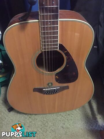 Beautiful Yamaha 12 string guitar / acoustic