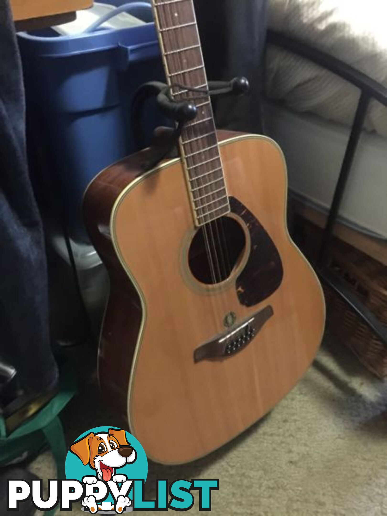 Beautiful Yamaha 12 string guitar / acoustic