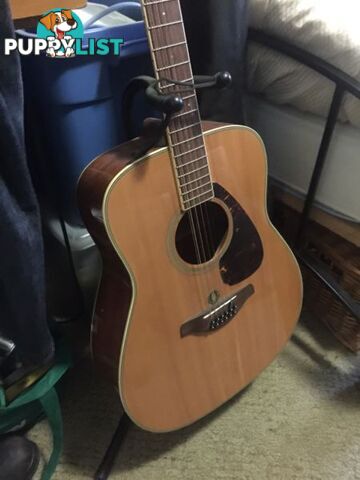 Beautiful Yamaha 12 string guitar / acoustic